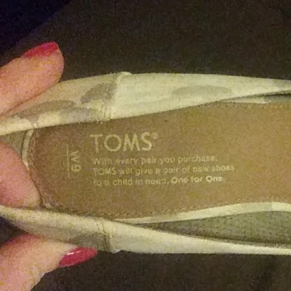 Shoes - Picture 2 of 3